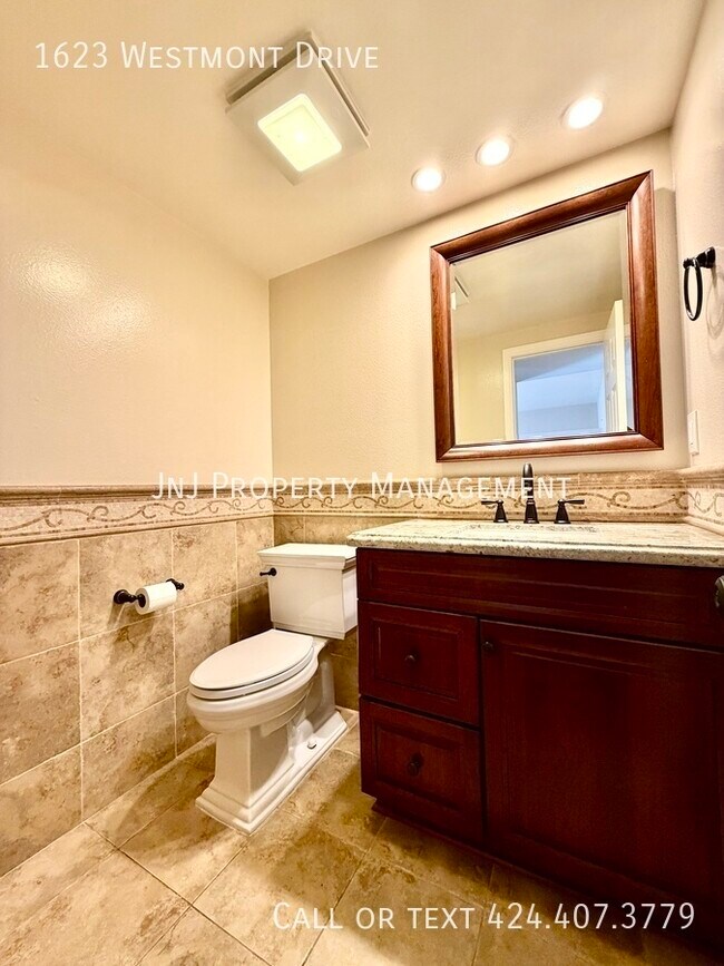 Building Photo - 1623 Westmont Dr