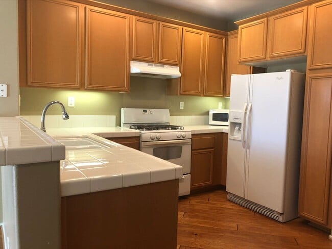 Primary Photo - Comfort and convenience in this 2 bedroom ...
