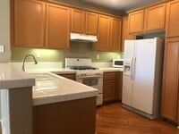 Building Photo - Comfort and convenience in this 2 bedroom 2 bathroom home