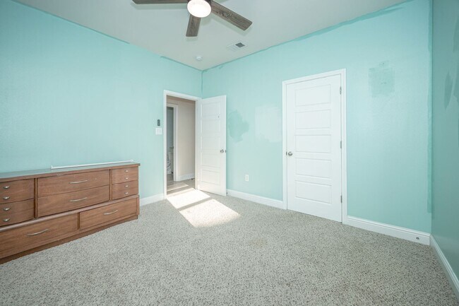 Building Photo - 1013 Silverbell Cv