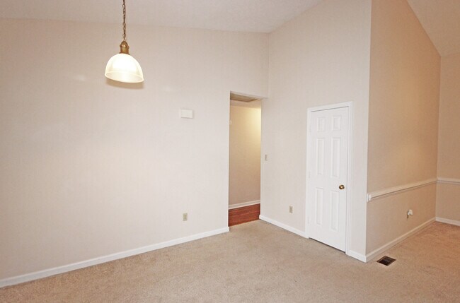 Building Photo - Charming Rancher in Fox Ridge Community