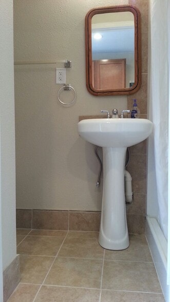 Building Photo - 7008 Dennison St