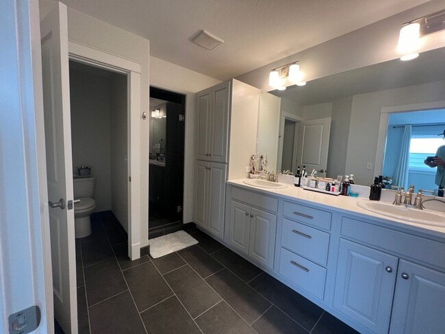 Building Photo - 4 Bed/2.5 Bath Newly Built Single Family Home in Mountain View Meadows W/ Big attached Garage!