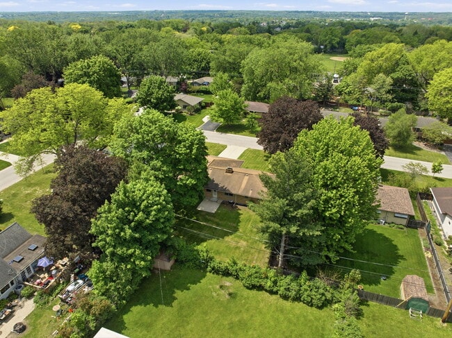 Building Photo - 152 Crestwood Dr