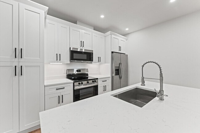 Building Photo - 1325 35th St