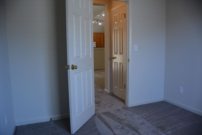Building Photo - 5163 Tehachapi Way