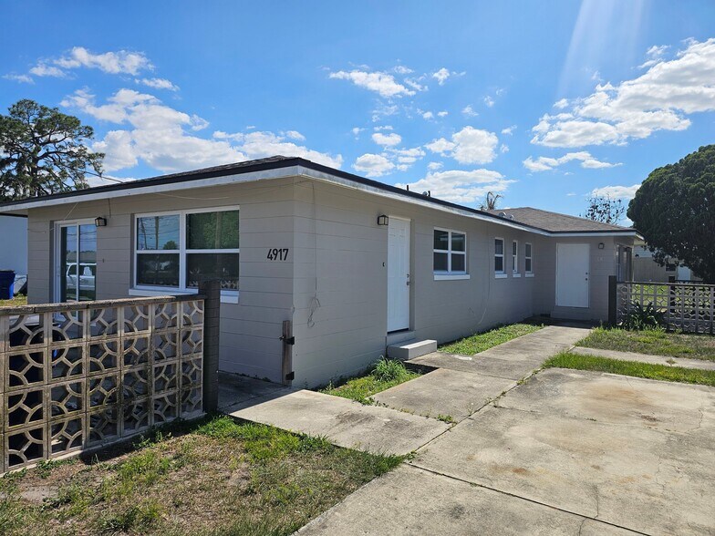 Building Photo - 4719 Manatee Dr
