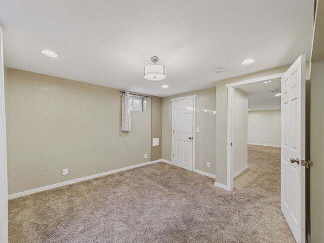 Building Photo - Gorgeous home in Westminster!