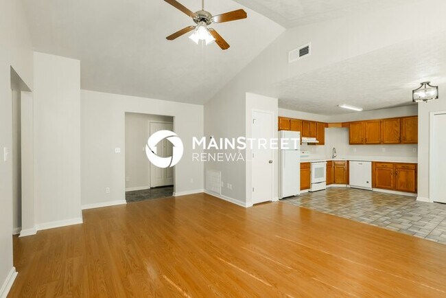Building Photo - 3 Bedroom Pet-Friendly Home in Louisville, KY with Main Street Renewal
