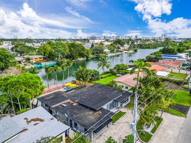 Building Photo - 1712 NE 18th Ave