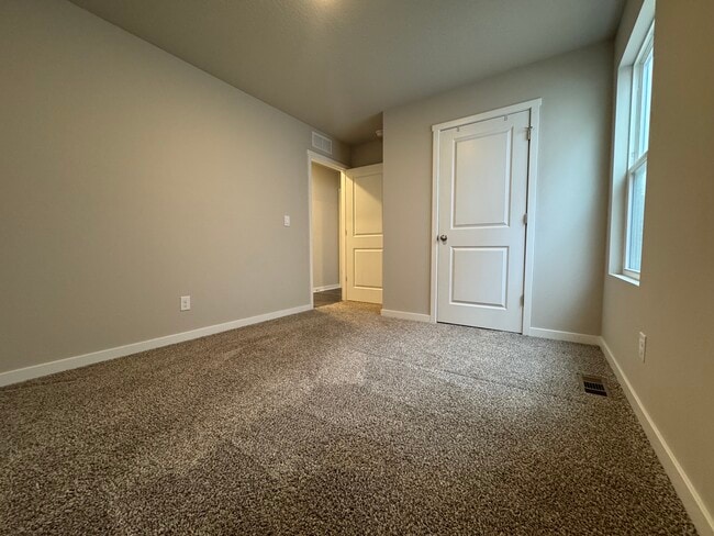 Building Photo - 2200 Barry Dr