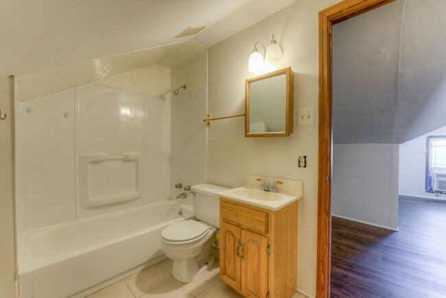 Building Photo - Rent reduced! Move-in special - 1/2 off Fi...