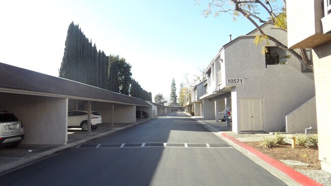Building Photo - Remodeled, ground level, 1 bedroom, 1 bath condo in Lakeside Garden Grove Community