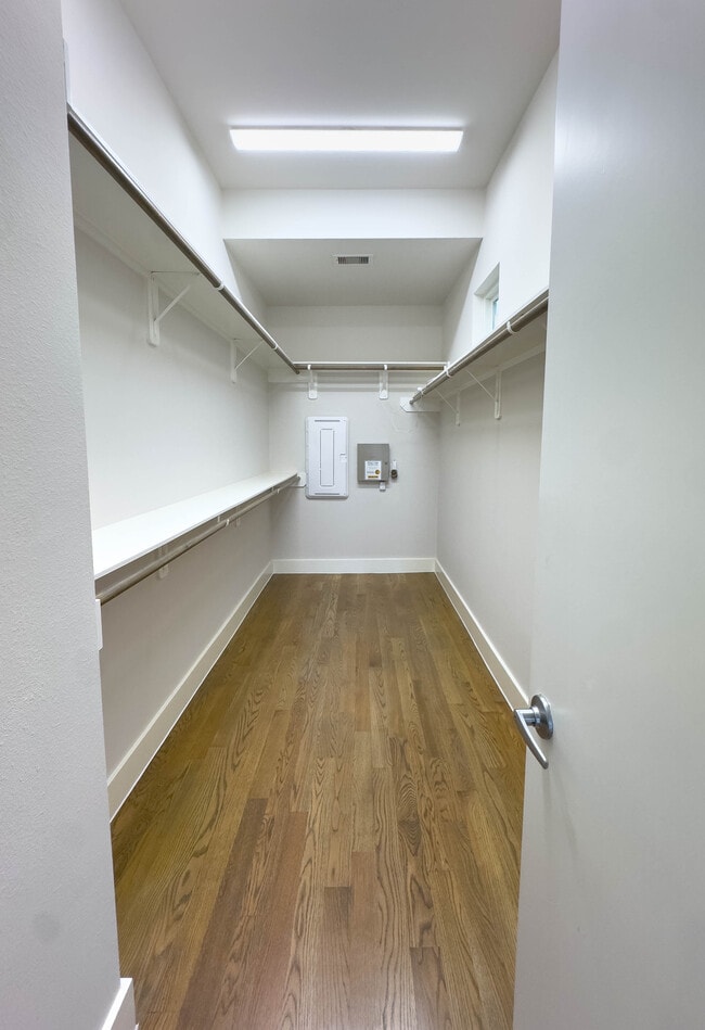 Building Photo - 2717 St Emanuel St