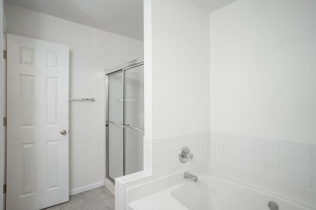 Building Photo - 537 Cedar Rock Dr