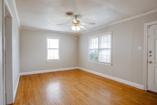 Building Photo - Budget Friendly, Great Space!