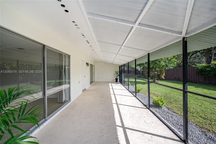 Building Photo - 8810 SW 43rd Ter