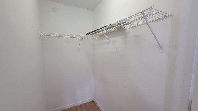 Building Photo - Fantastic three-bedroom three, three-bathroom condo! It is a perfect location for graduate studen...