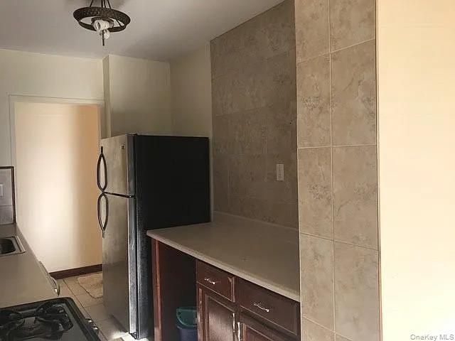 Building Photo - 2940 W 5th St