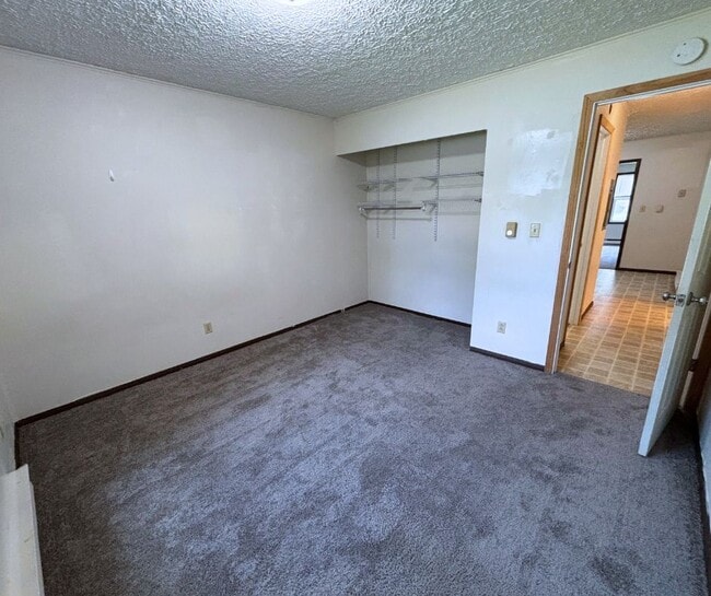 Building Photo - 411 Parker St