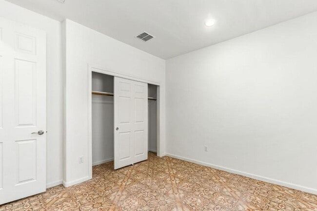 Building Photo - 10394 S Cienega Knolls Loop