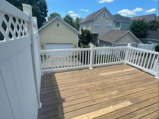 Building Photo - Blakeney Greens 3 bedrooms and 4 full bath...