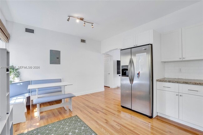 Building Photo - 1460 West Ave