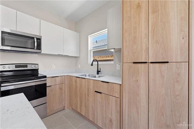 Building Photo - 12 Campeche Dr