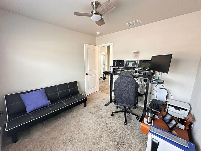 Building Photo - 1250 Lakeway Crossing Dr