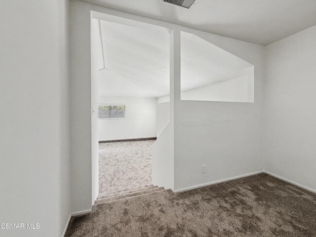 Building Photo - 2485 E Hillcrest Dr