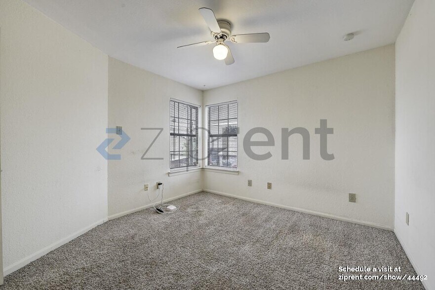 Building Photo - 1929 Pinecrest Dr