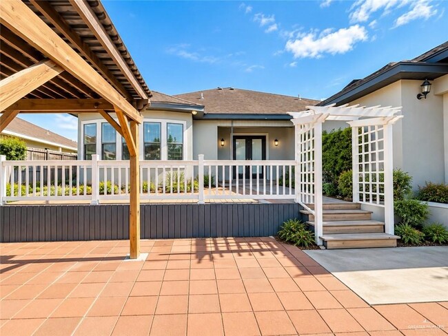 Building Photo - 3072 Resaca Vista Dr