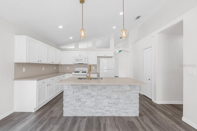 Building Photo - 15746 Autumn Glen Ave