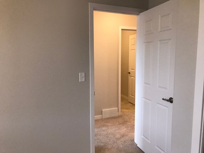 Building Photo - Valley View Townhomes
