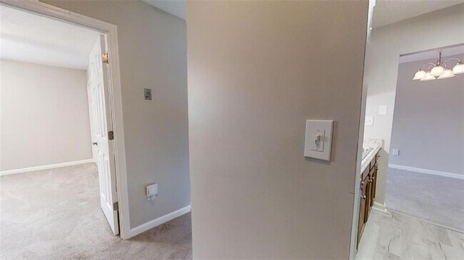 Building Photo - 300 Johnson Ferry Rd