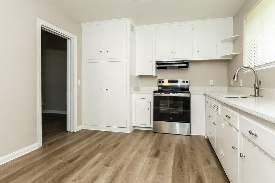 Building Photo - 5220 Seaspray Ave
