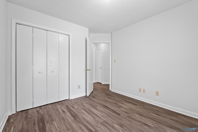 Building Photo - 113 Fernwood Cir