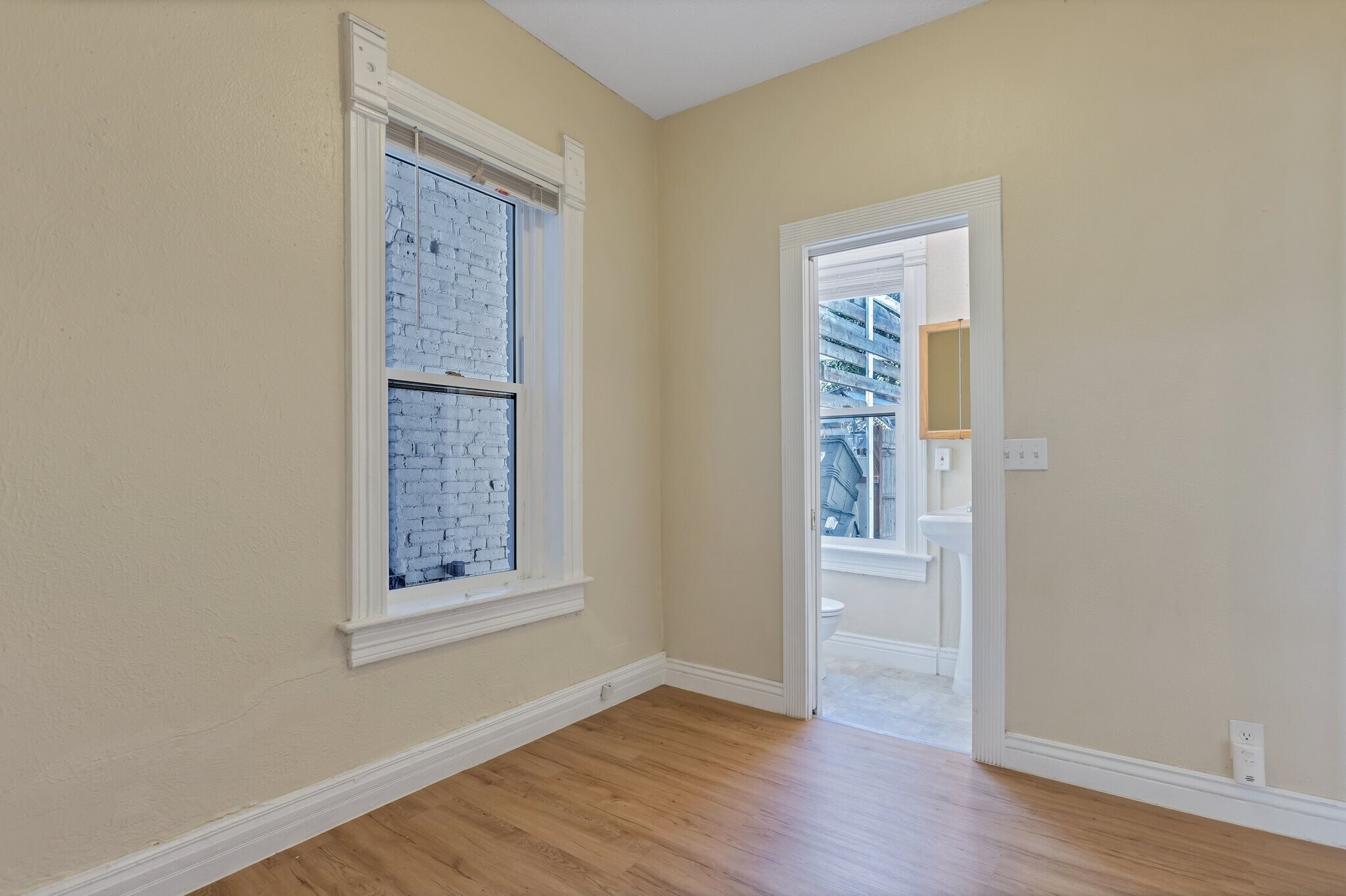 Living Room - 2707 N Downing St