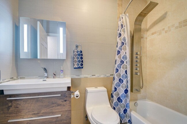 Building Photo - 1640 Presidential Way