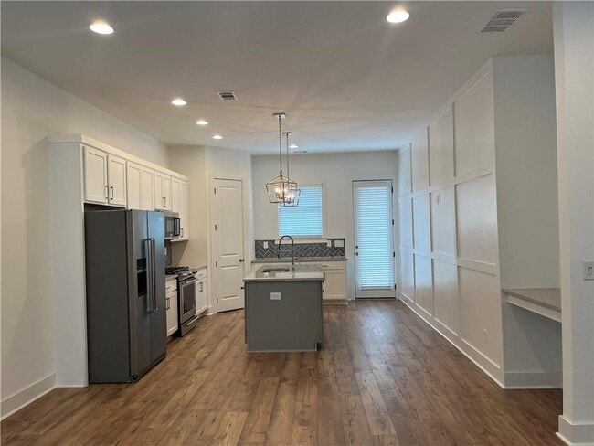 Building Photo - 5603 W Pine St