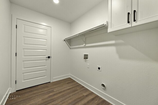 Building Photo - Stunning 4-bedroom, 4-bathroom, Single Fam...
