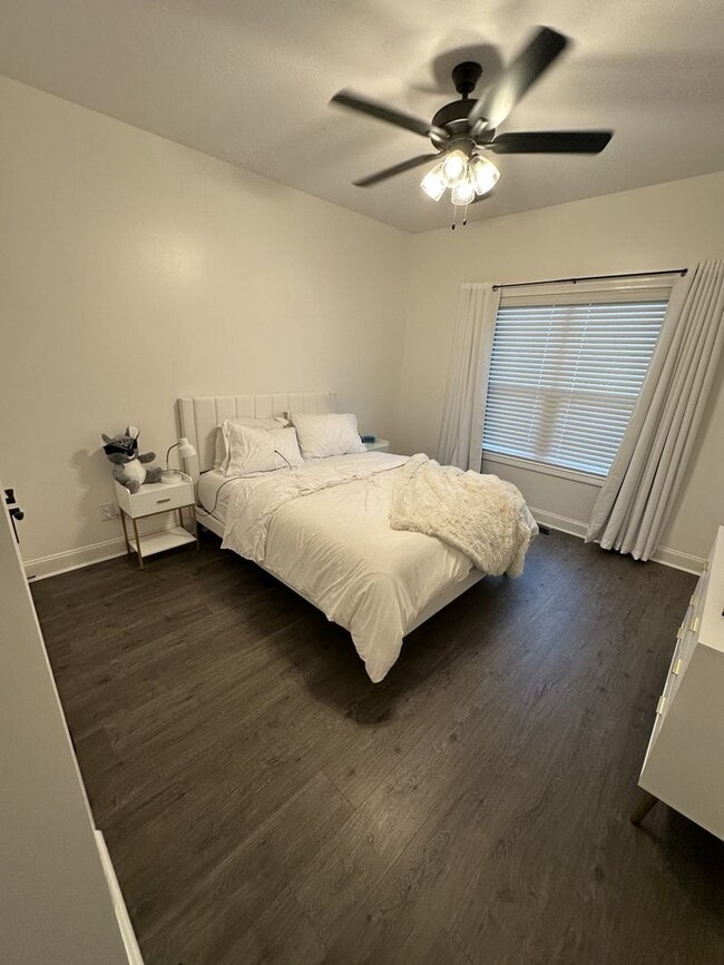 Building Photo - 4 Bedroom 3 Bathroom Home with Bonus Room!