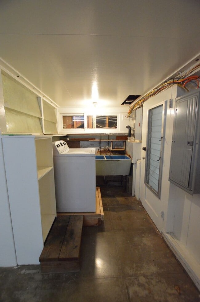 Building Photo - L769ach (REOM)