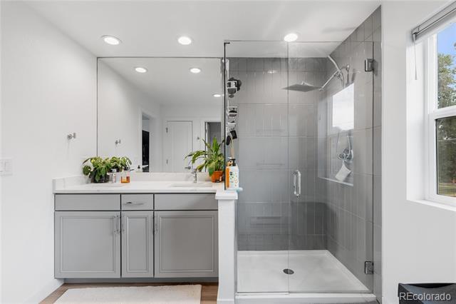 Building Photo - 1400 W Alaska Pl