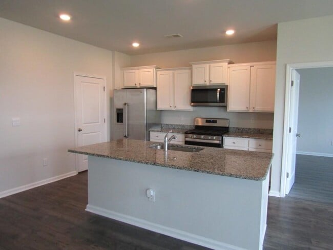 Building Photo - 2165 Ainsley Dr