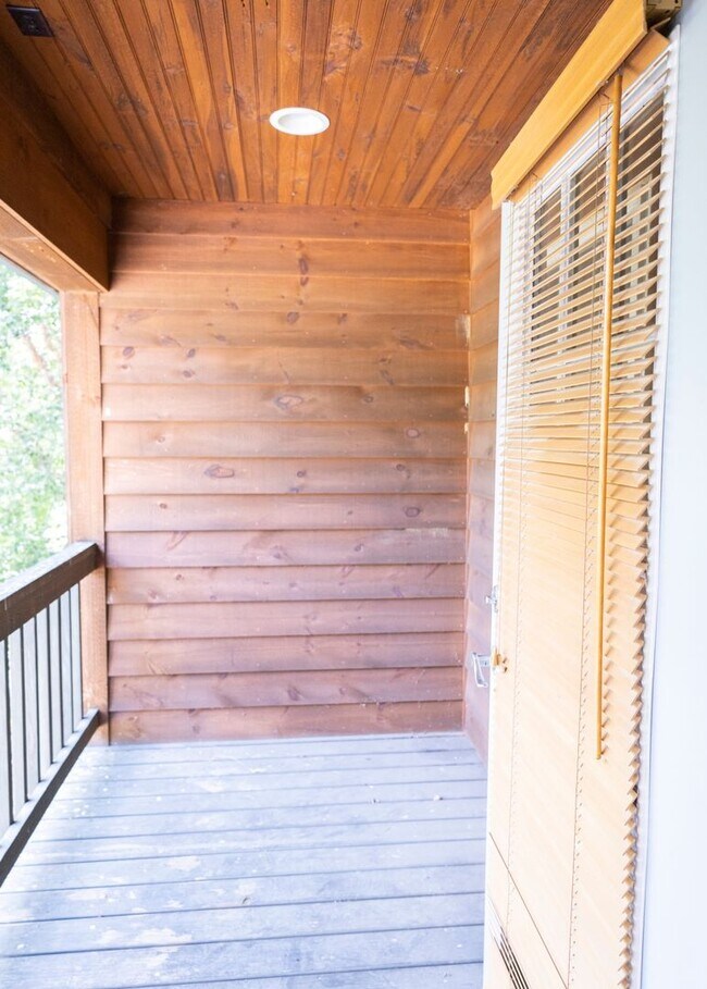 Building Photo - Spacious Home in Sugar Grove With Easy Access to Boone