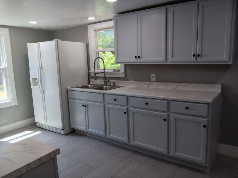 Building Photo - 608 E Perkins Ave