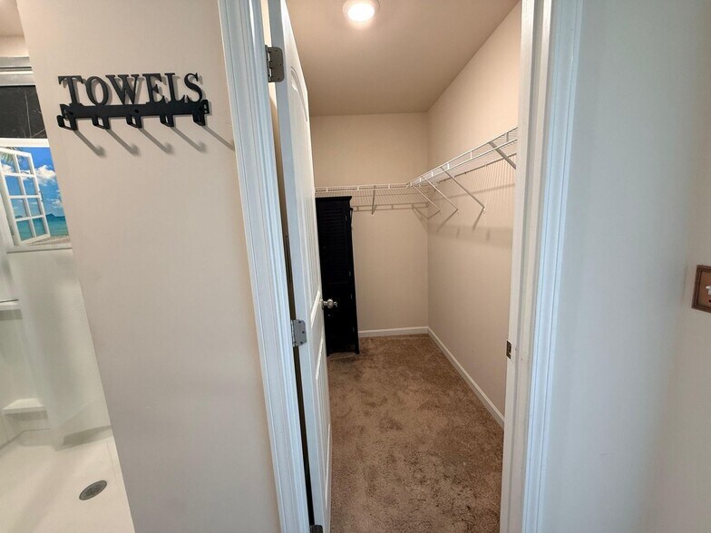 Building Photo - 532 Ruths Dr