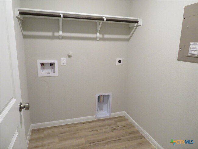 Building Photo - 554 Blue Stem Rd