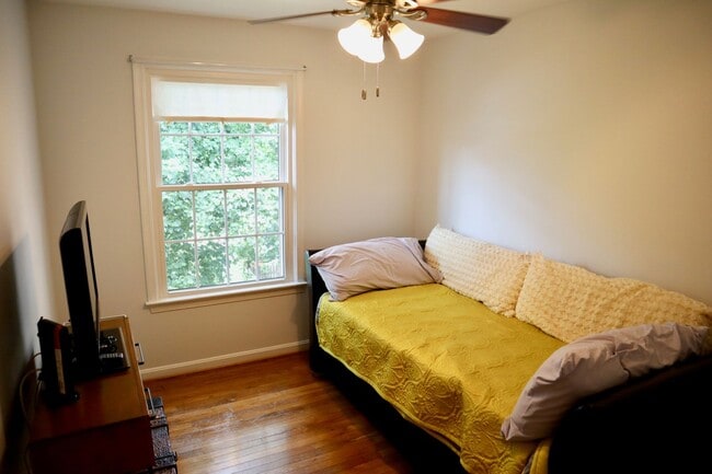 Building Photo - Commuter’s Dream! Spacious 3-Level End-Unit Townhome – Just 2 Blocks to Metro